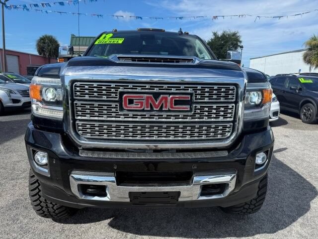 Used 2019 GMC Sierra 2500 Denali AWD/4WD image 2