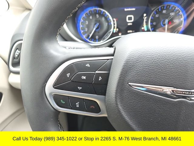 Used 2023 Chrysler Pacifica Touring-L FWD image 21