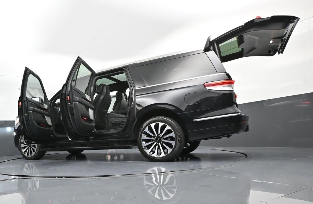 Used 2023 Lincoln Navigator L Reserve image 48