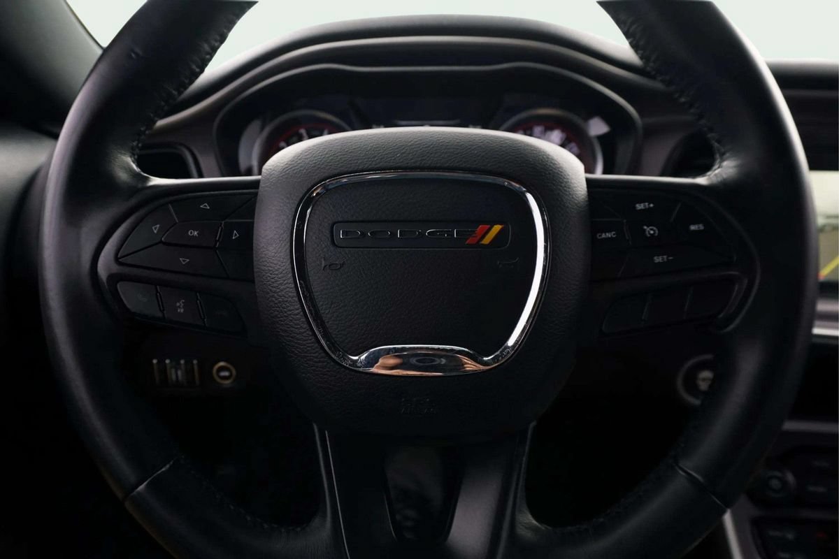 Used 2019 Dodge Challenger SXT RWD image 31