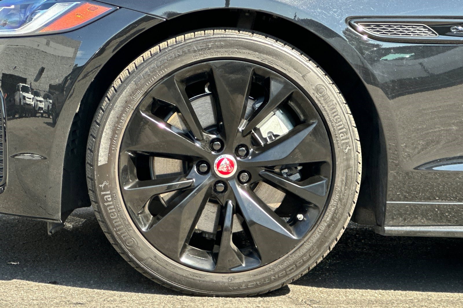 Used 2022 Jaguar XF R-Dynamic SE image 13