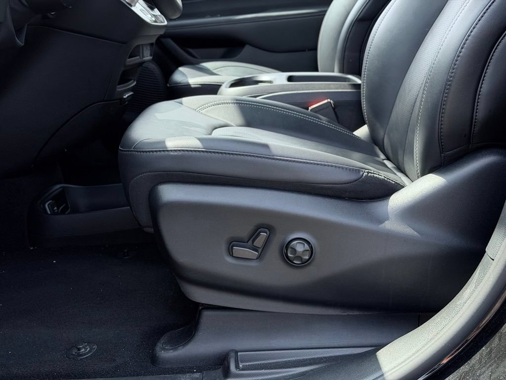 Certified 2025 Chrysler Pacifica Select FWD image 20