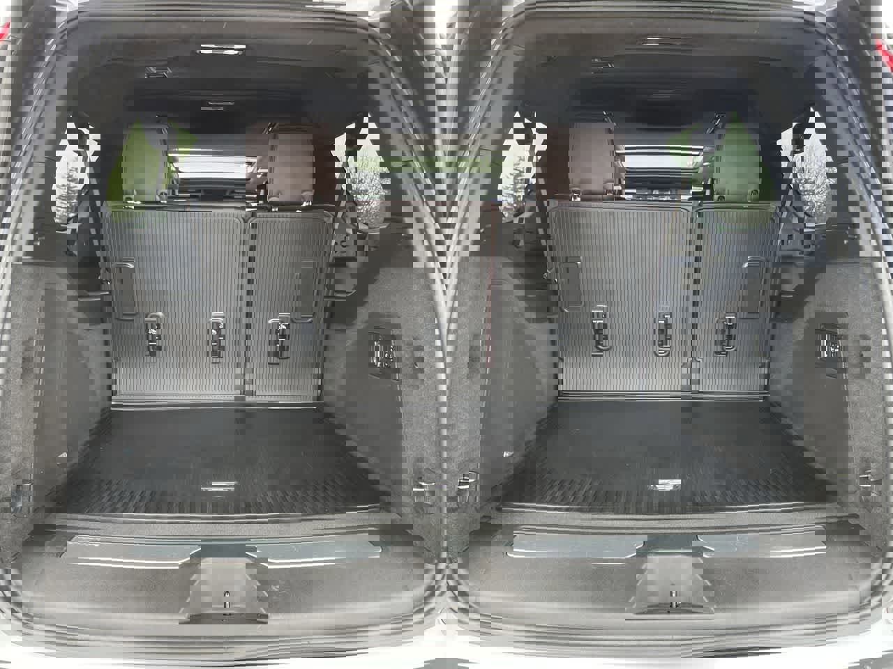 Certified 2024 Cadillac Escalade ESV V w/ LPO, ONYX Package image 17