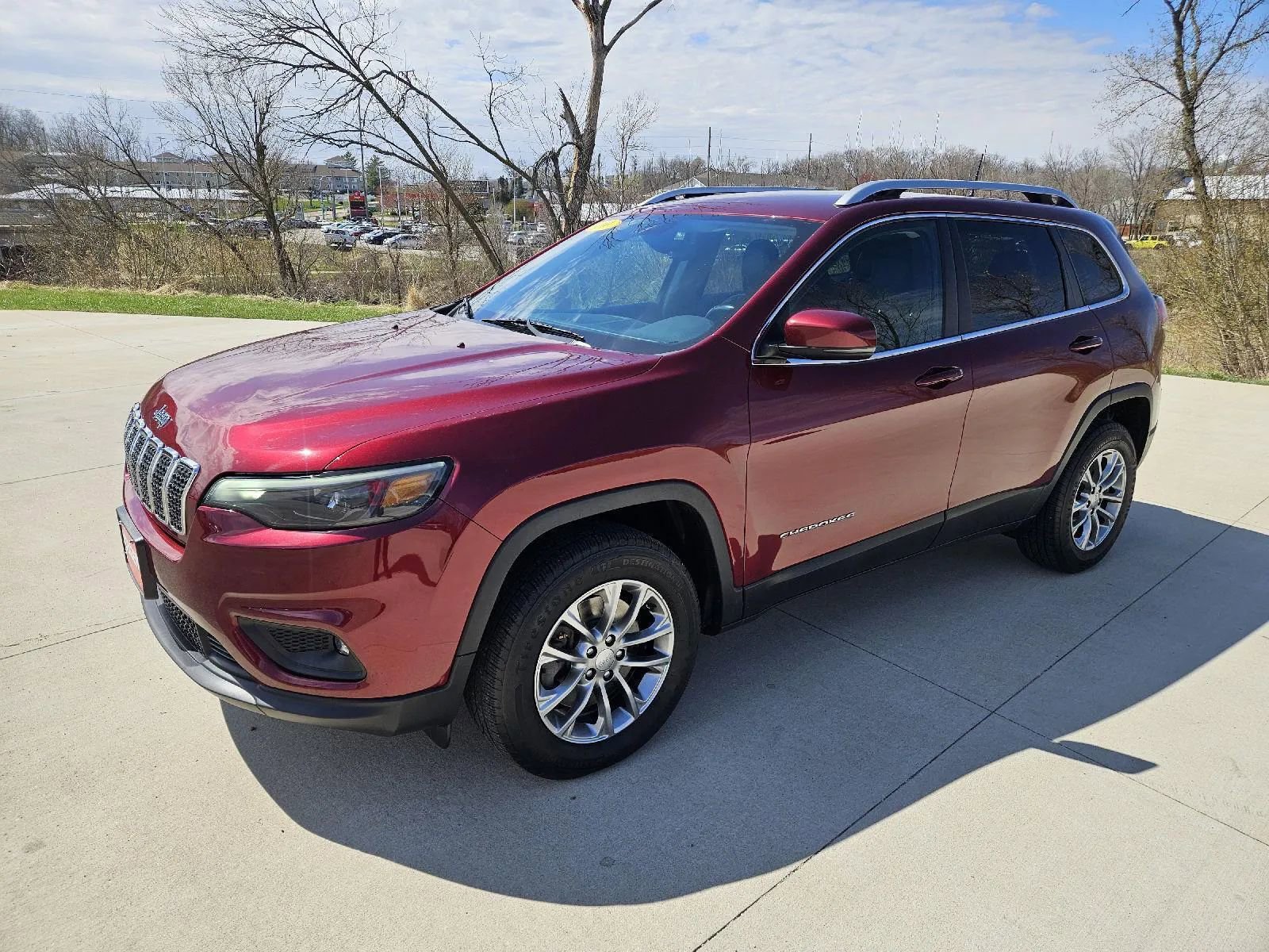 Used 2019 Jeep Cherokee Latitude Plus w/ Comfort/Convenience Group image 3