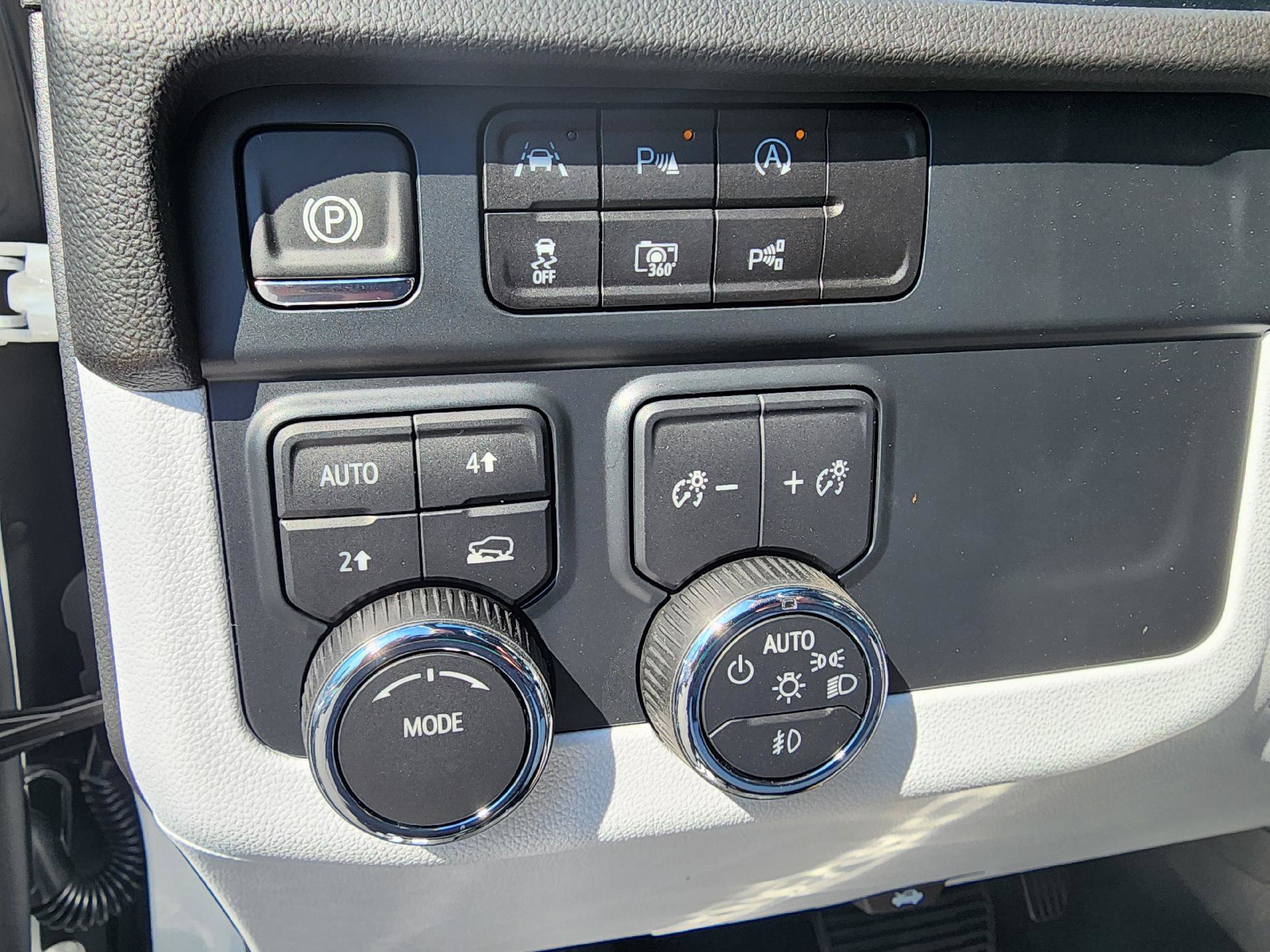 New 2025 Chevrolet Suburban Premier image 17