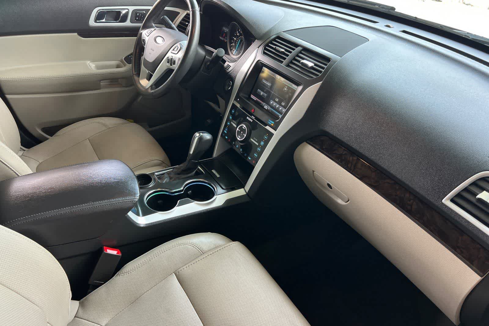 Used 2014 Ford Explorer Limited w/ Equipment Group 301A FWD image 19