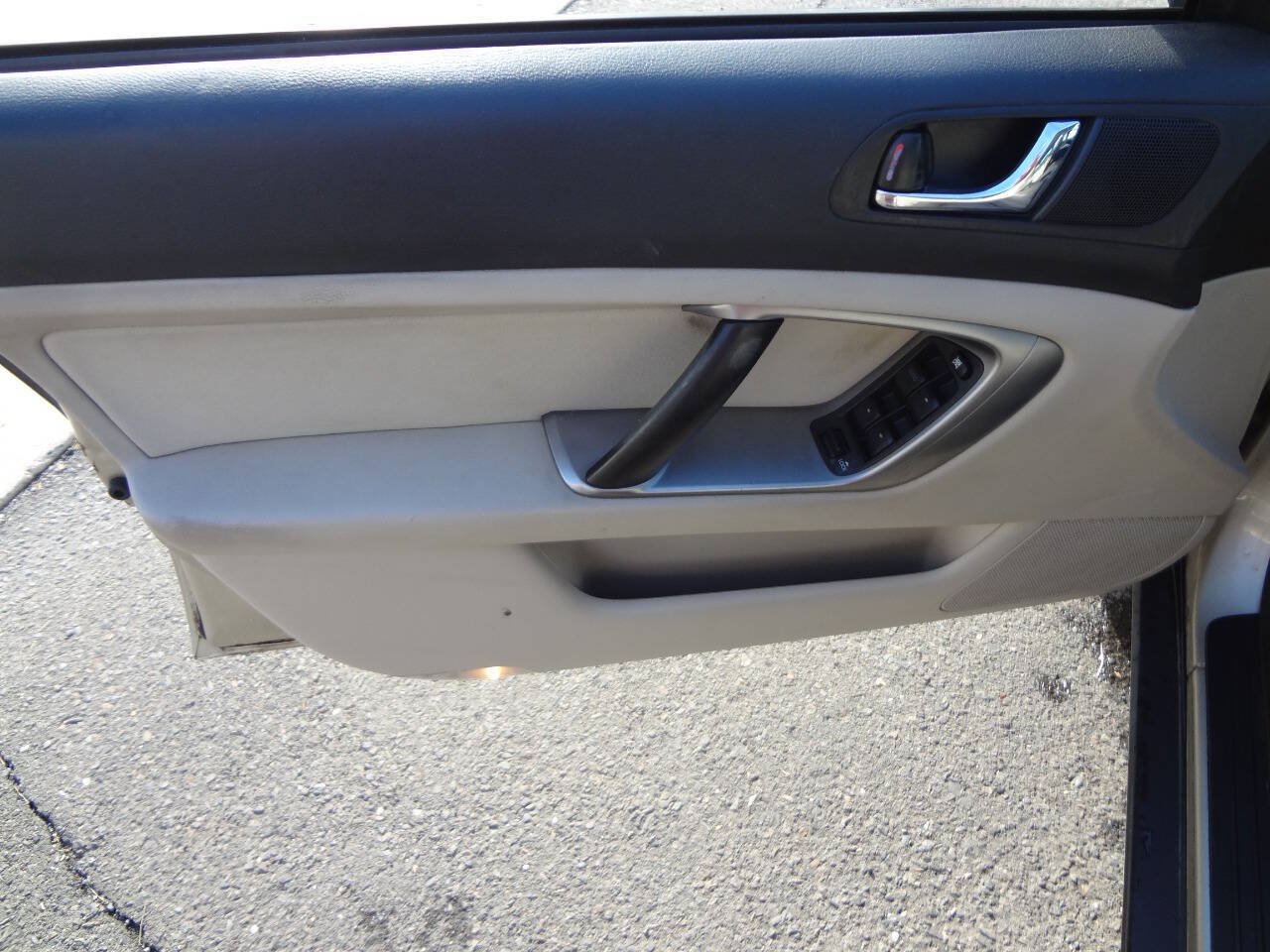 Used 2008 Subaru Outback 2.5i L.L. Bean AWD/4WD image 13