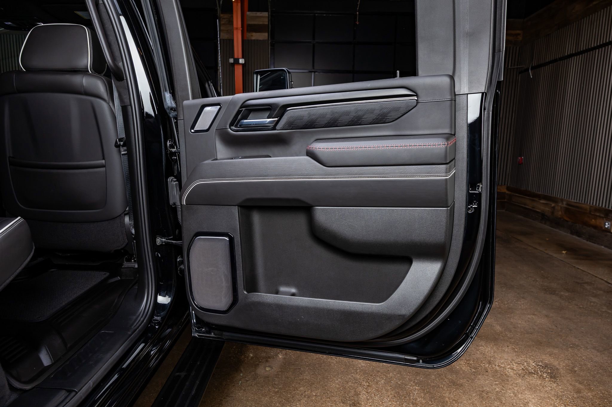 Used 2025 GMC Sierra 2500 AT4X image 39