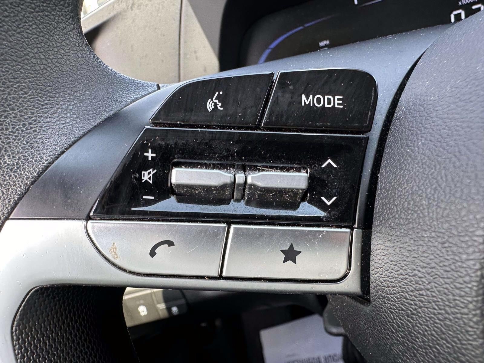 Used 2024 Hyundai Elantra SE FWD image 16