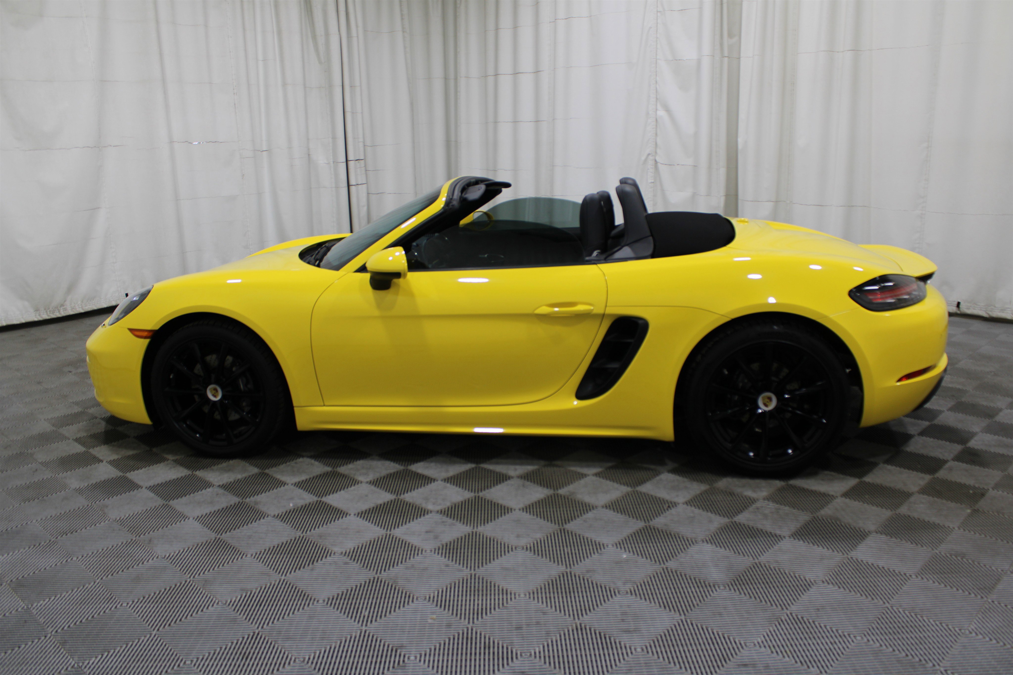 Used 2023 Porsche 718 Boxster w/ Sport Chrono Package image 43