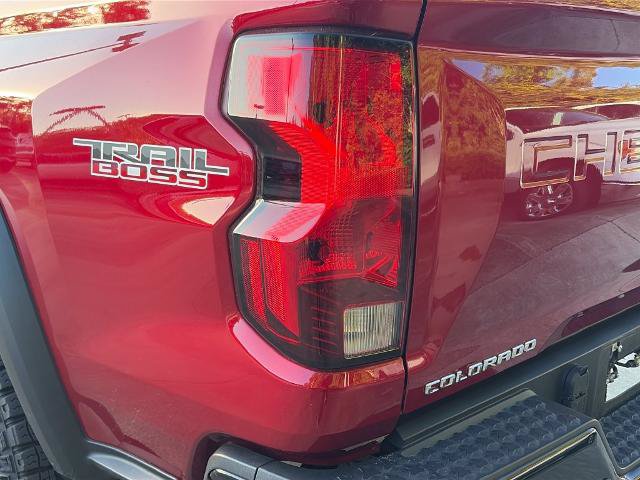 Used 2024 Chevrolet Colorado Trail Boss w/ Technology Package AWD/4WD image 32