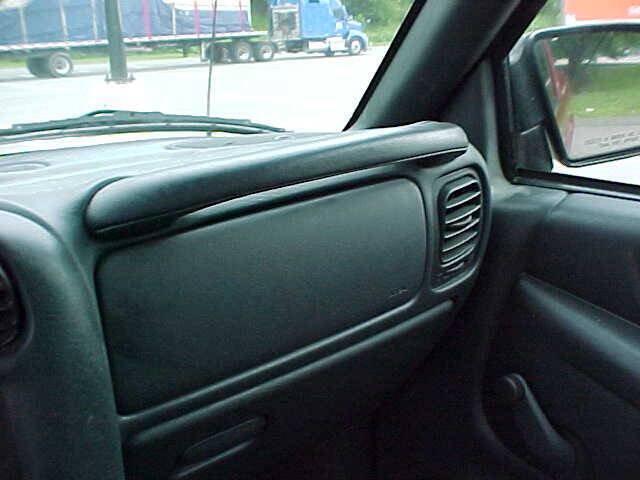 Used 2002 Chevrolet S10 Pickup 2WD Regular Cab image 16