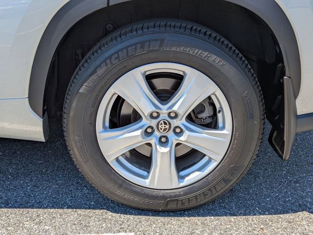 Used 2021 Toyota Highlander LE image 27