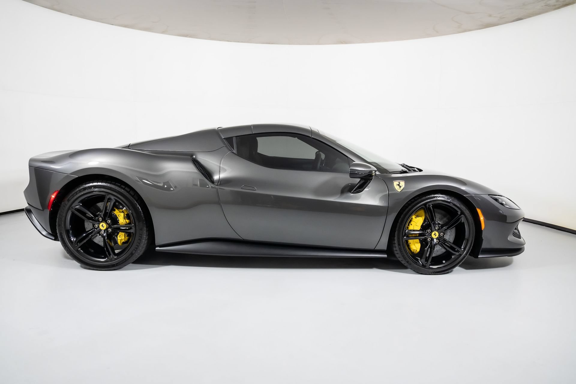 Used 2023 Ferrari 296 GTS RWD image 19