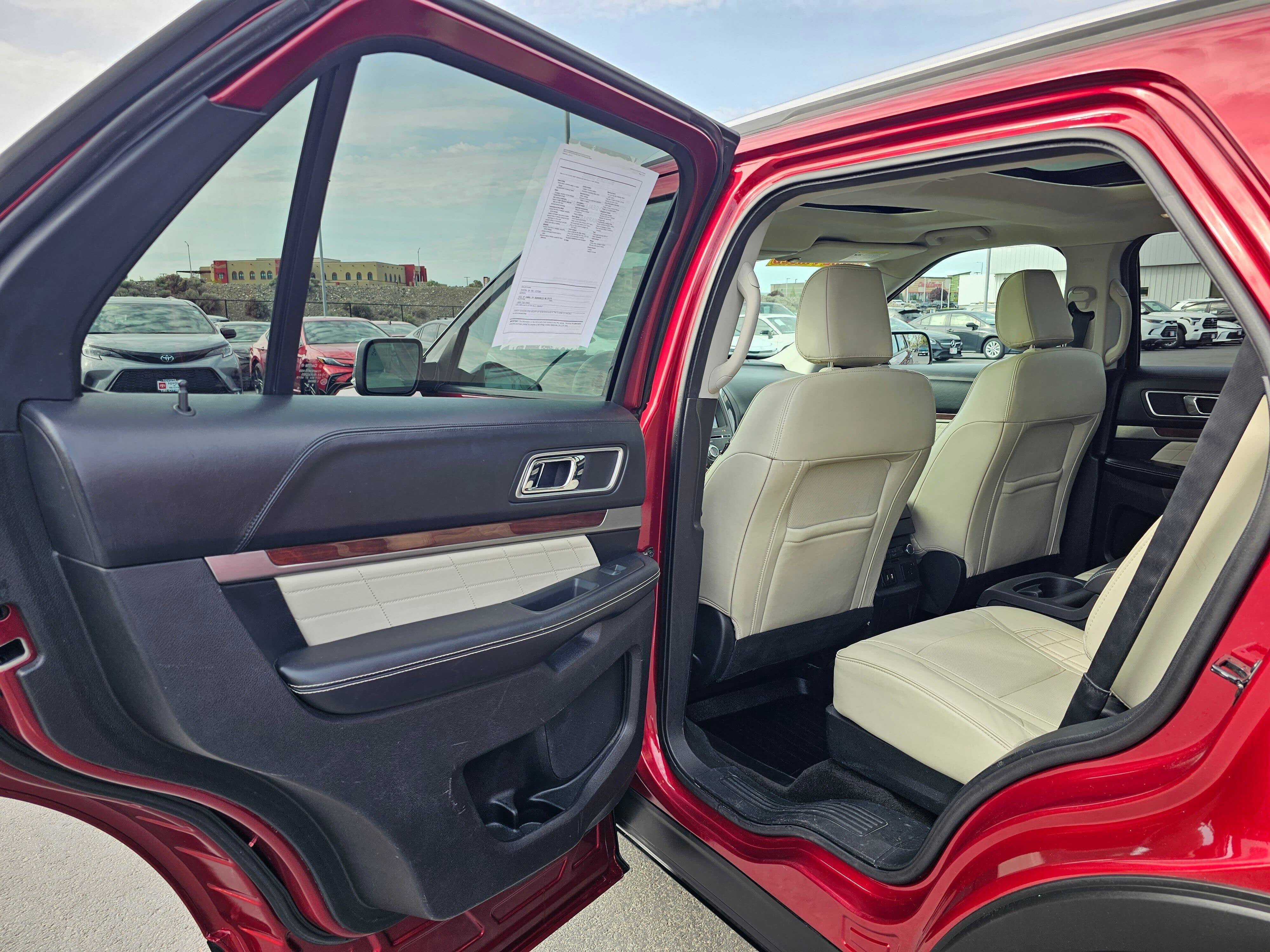 Used 2018 Ford Explorer Platinum AWD/4WD image 17