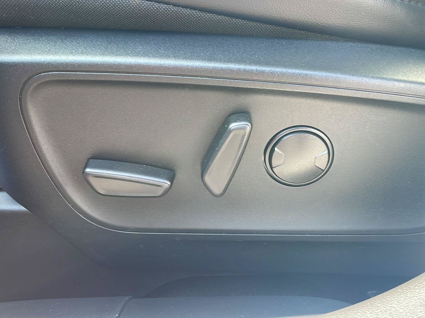 Used 2025 Ford Escape SE FWD image 11