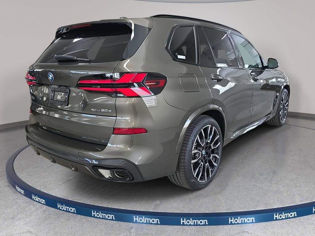 New 2026 BMW X5 xDrive50e w/ M Sport Package AWD/4WD image 4