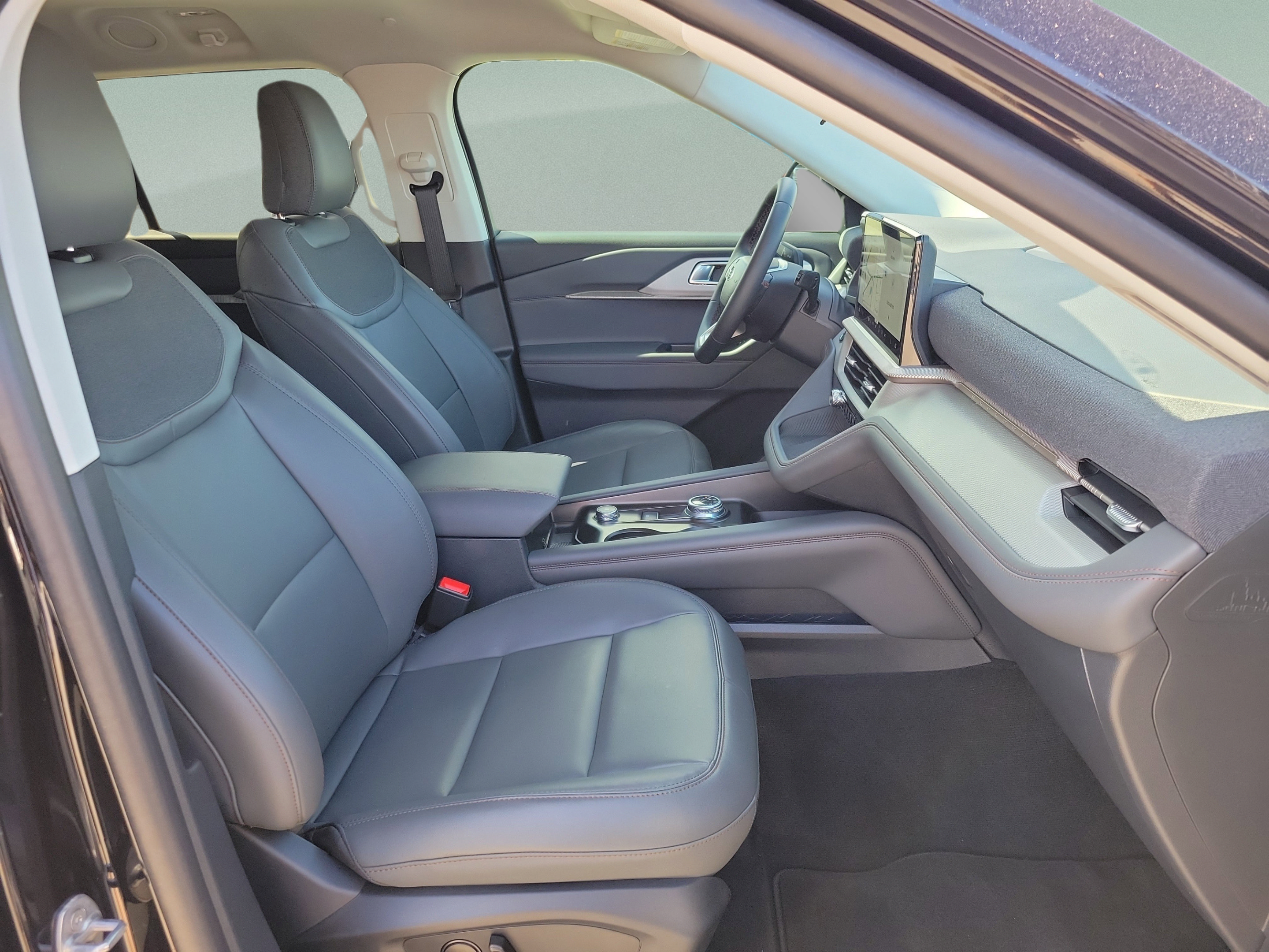 New 2026 Ford Explorer Active w/ Active Comfort Package RWD image 30