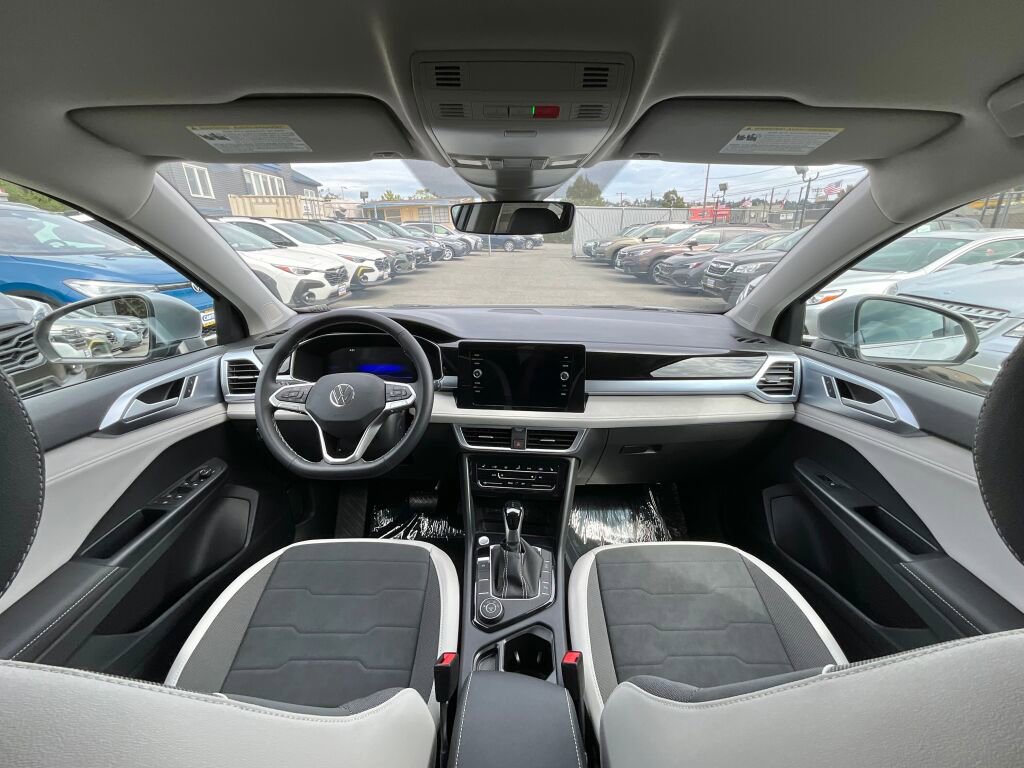 New 2025 Volkswagen Taos SE image 14