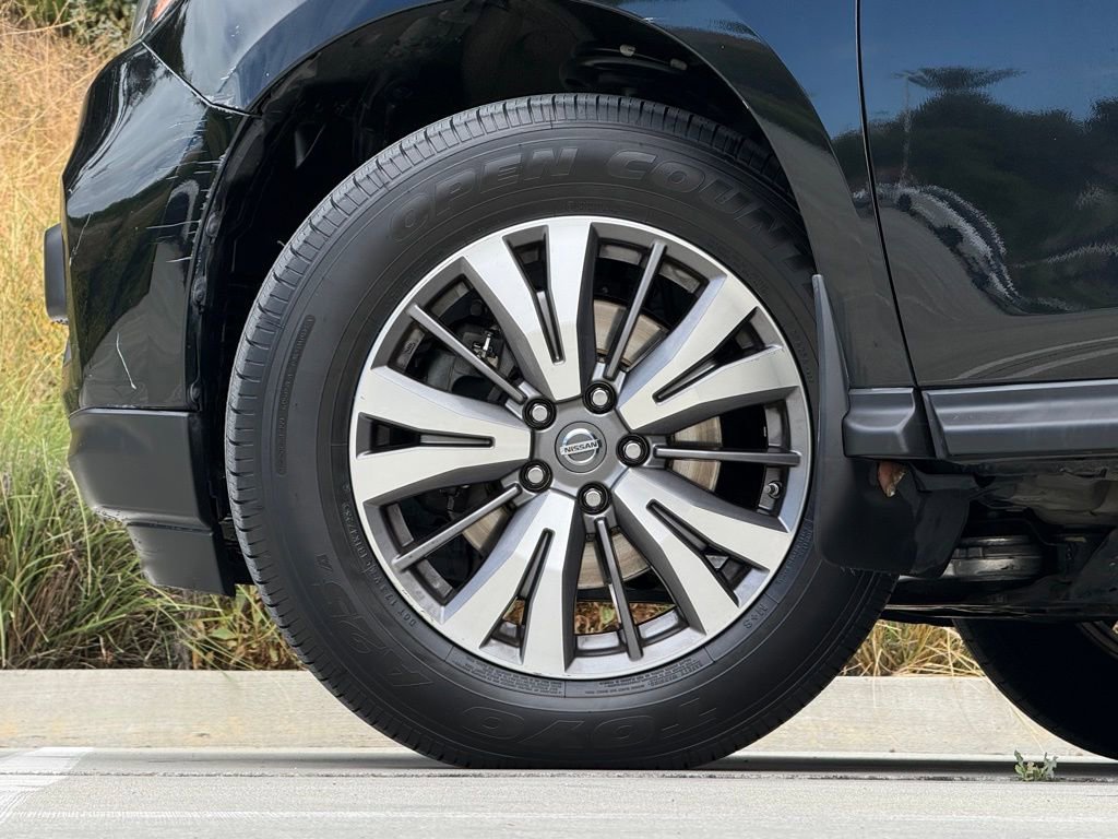 Used 2017 Nissan Pathfinder SL FWD image 9