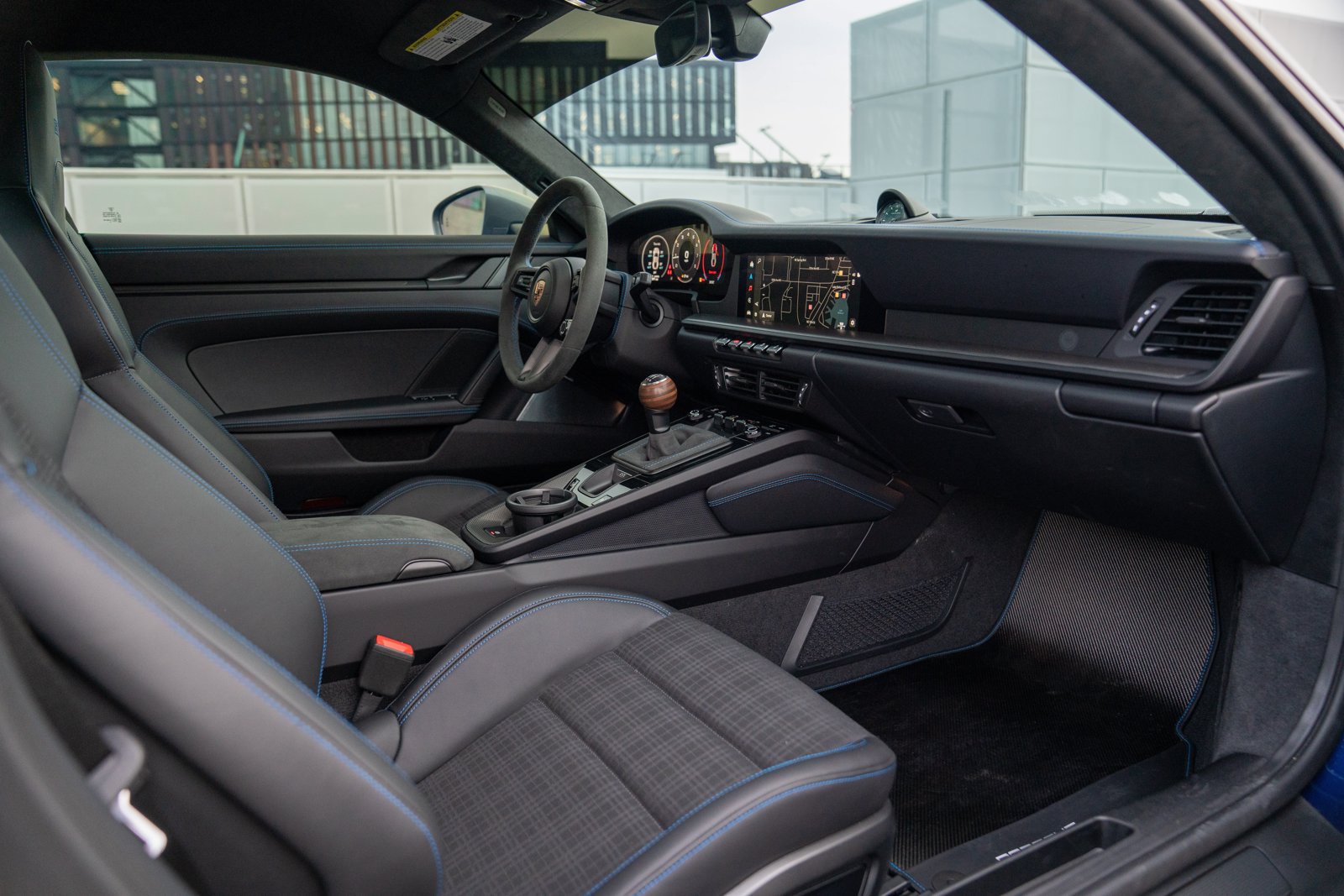 Certified 2025 Porsche 911 Carrera T RWD image 28