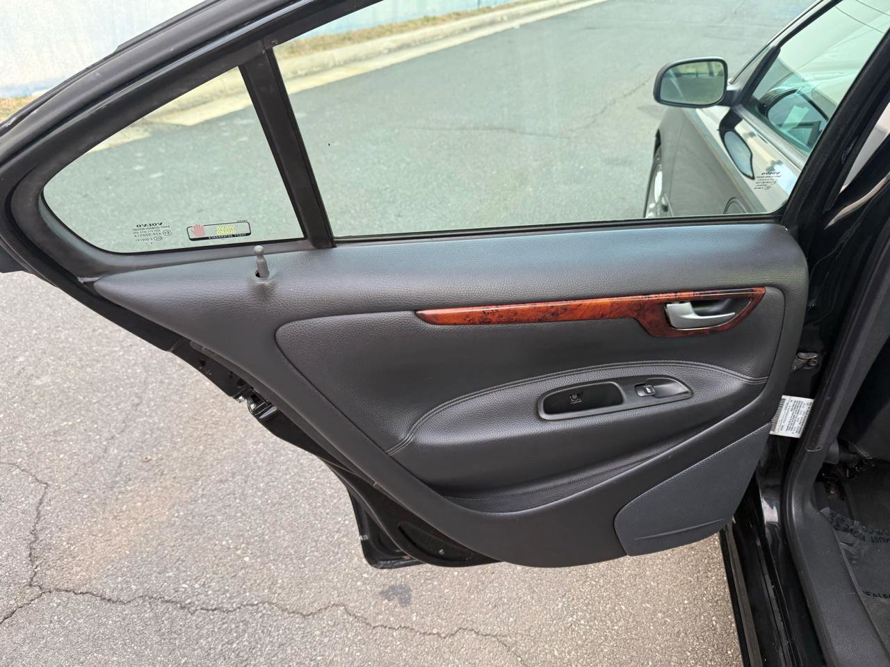 Used 2005 Volvo S60 2.5T image 19