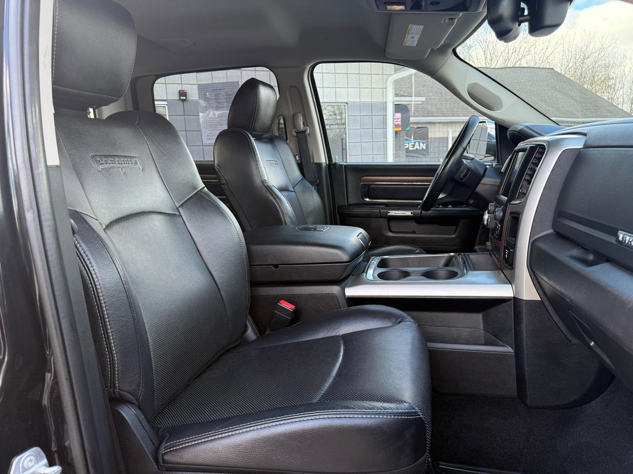Used 2016 RAM 1500 Laramie w/ Convenience Group image 12
