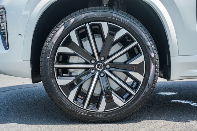 New 2026 Volvo XC90 B6 Plus w/ Protection Package Premier AWD/4WD image 18