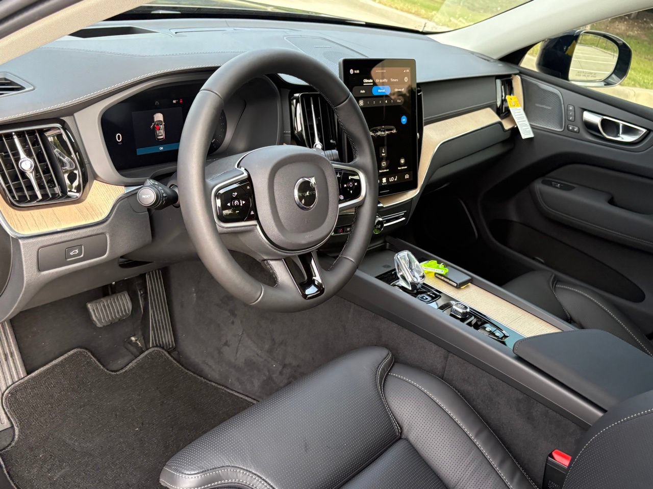 New 2026 Volvo XC60 B5 Ultra w/ Protection Package Premier AWD/4WD image 14