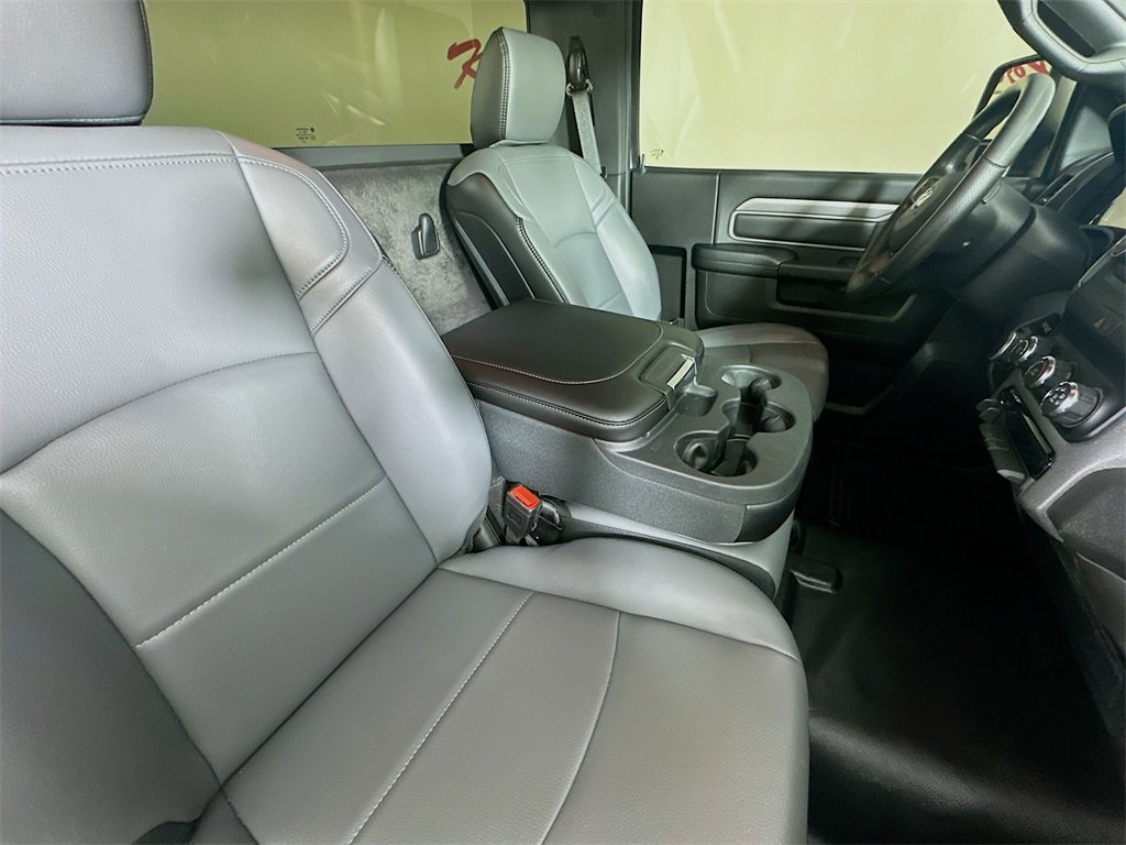 Used 2024 RAM 2500 Tradesman w/ Chrome Appearance Group image 13