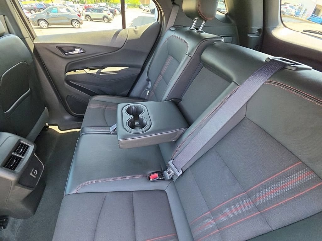 Used 2023 Chevrolet Equinox RS AWD/4WD image 28