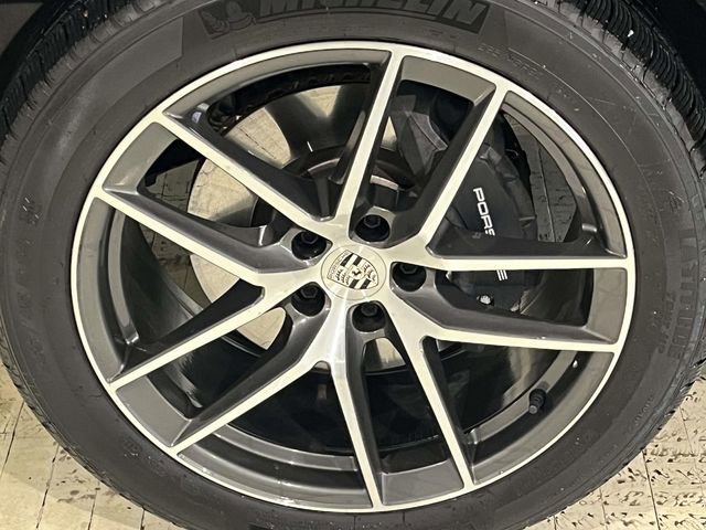 Certified 2025 Porsche Macan image 11