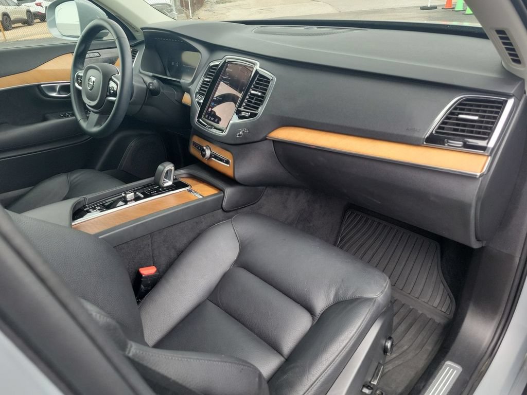Used 2024 Volvo XC90 B5 Plus w/ Protection Package Premier AWD/4WD image 29