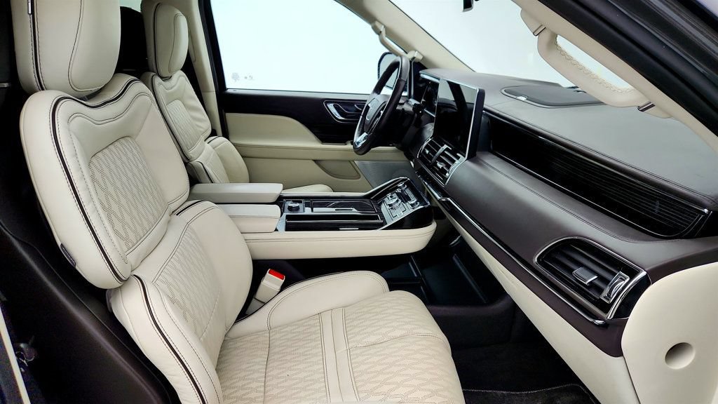 Used 2024 Lincoln Navigator Black Label AWD/4WD image 25