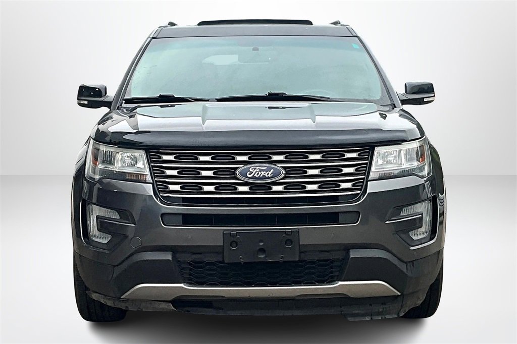 Used 2016 Ford Explorer XLT w/ Equipment Group 202A image 2