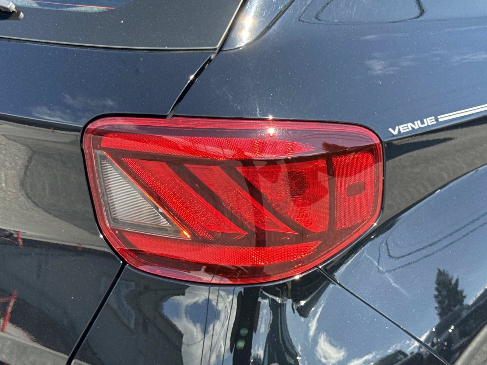 Certified 2022 Hyundai Venue SEL FWD image 24