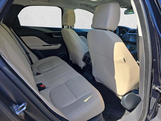 Used 2018 Jaguar F-PACE Premium AWD/4WD image 11