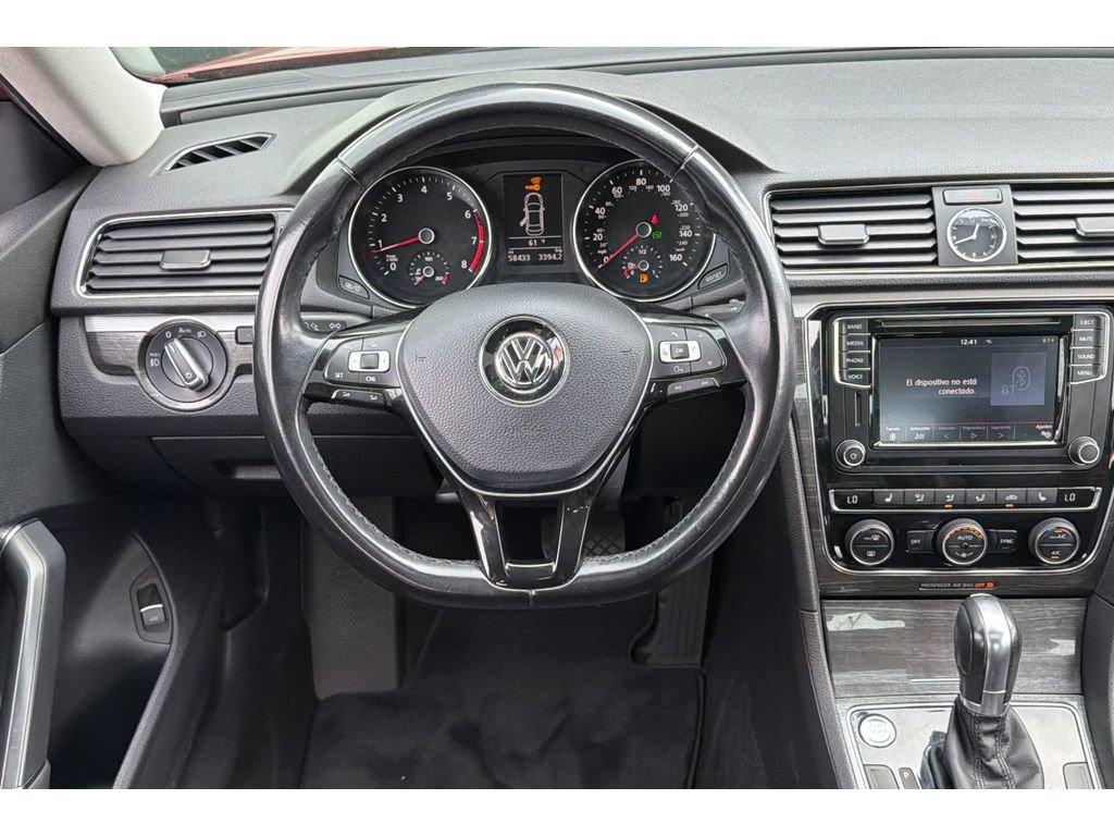 Used 2017 Volkswagen Passat 1.8T SE w/ SE Lighting Package image 16