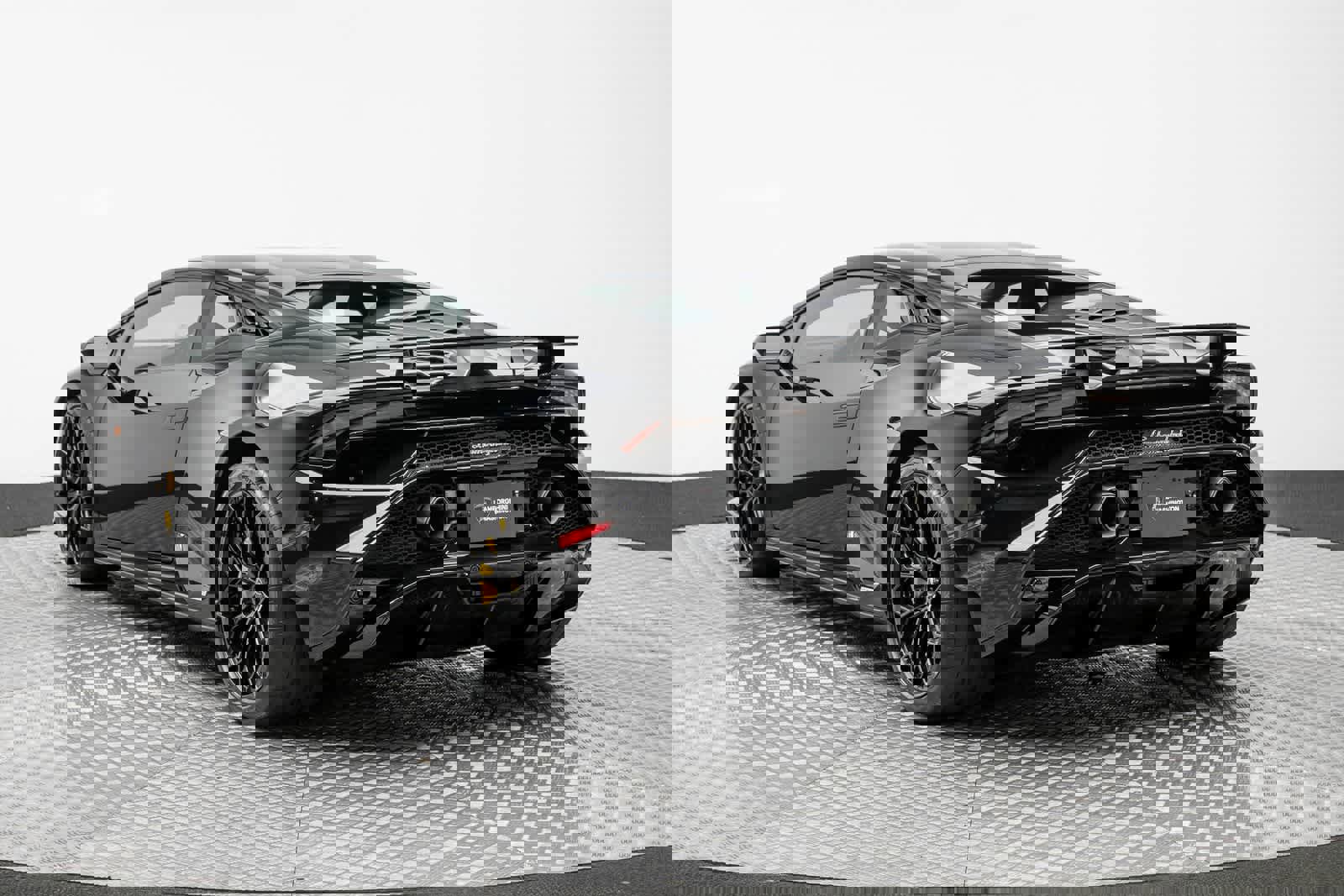 Used 2024 Lamborghini Huracan Tecnica image 4
