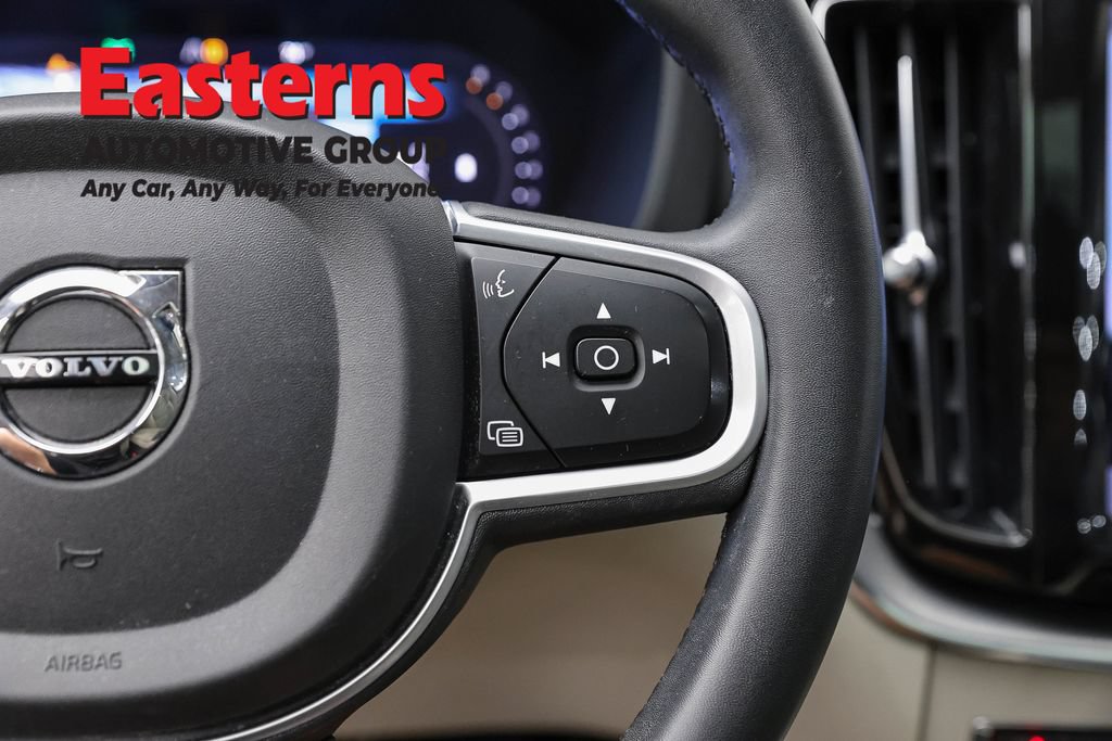 Used 2022 Volvo XC60 B5 Momentum AWD/4WD image 18