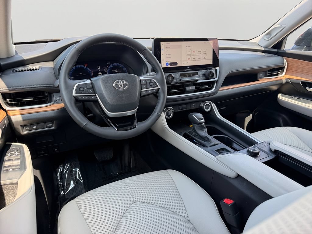 Used 2024 Toyota Grand Highlander AWD image 13