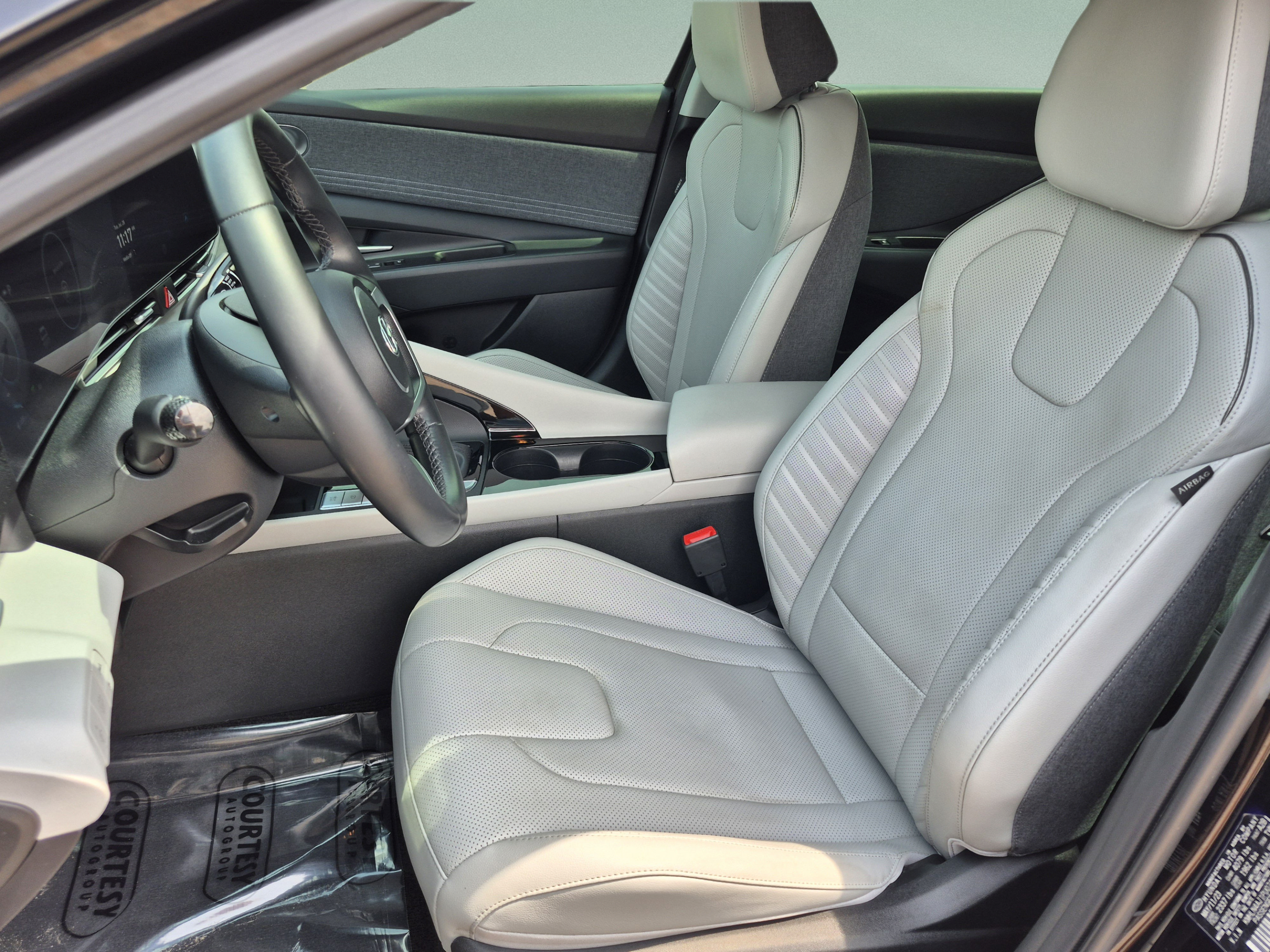 Certified 2023 Hyundai Elantra Limited FWD image 17