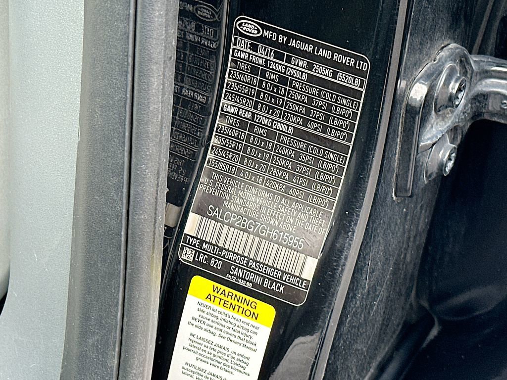 Used 2016 Land Rover Discovery Sport SE image 26