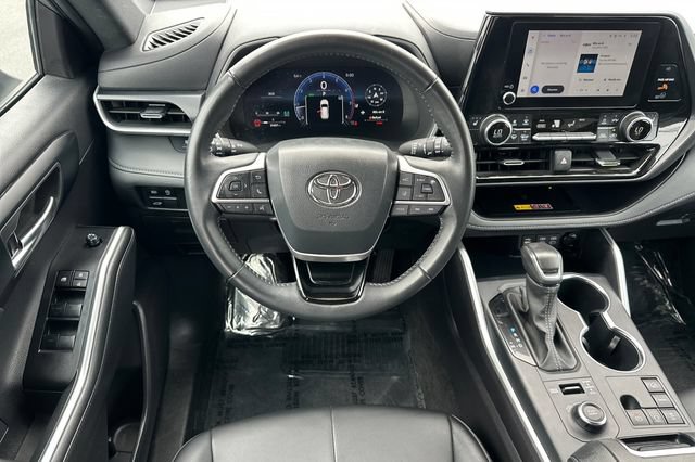 Used 2025 Toyota Highlander XSE AWD/4WD image 18