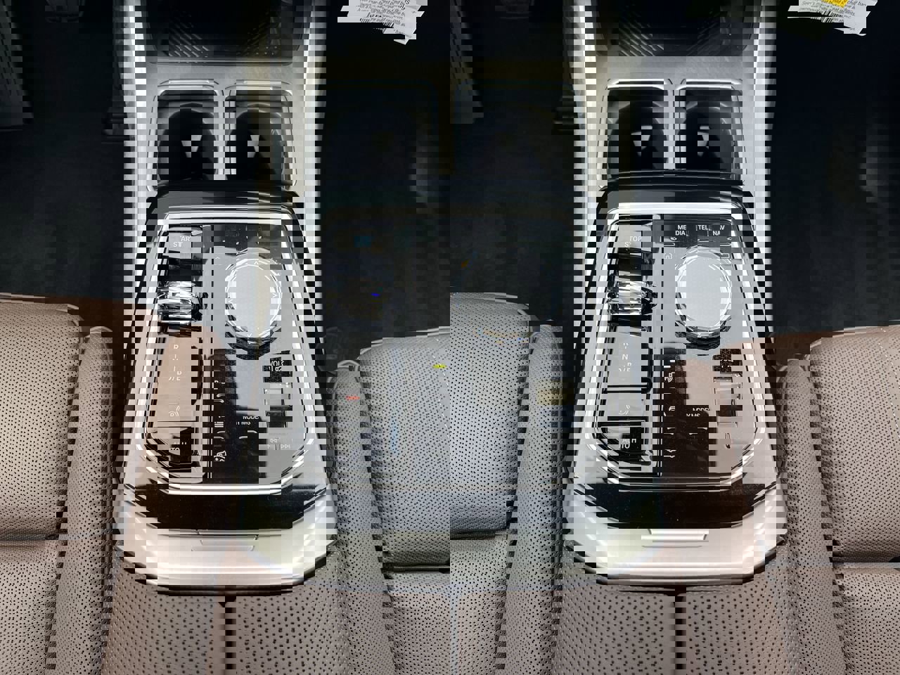 Used 2025 BMW i7 xDrive60 image 28