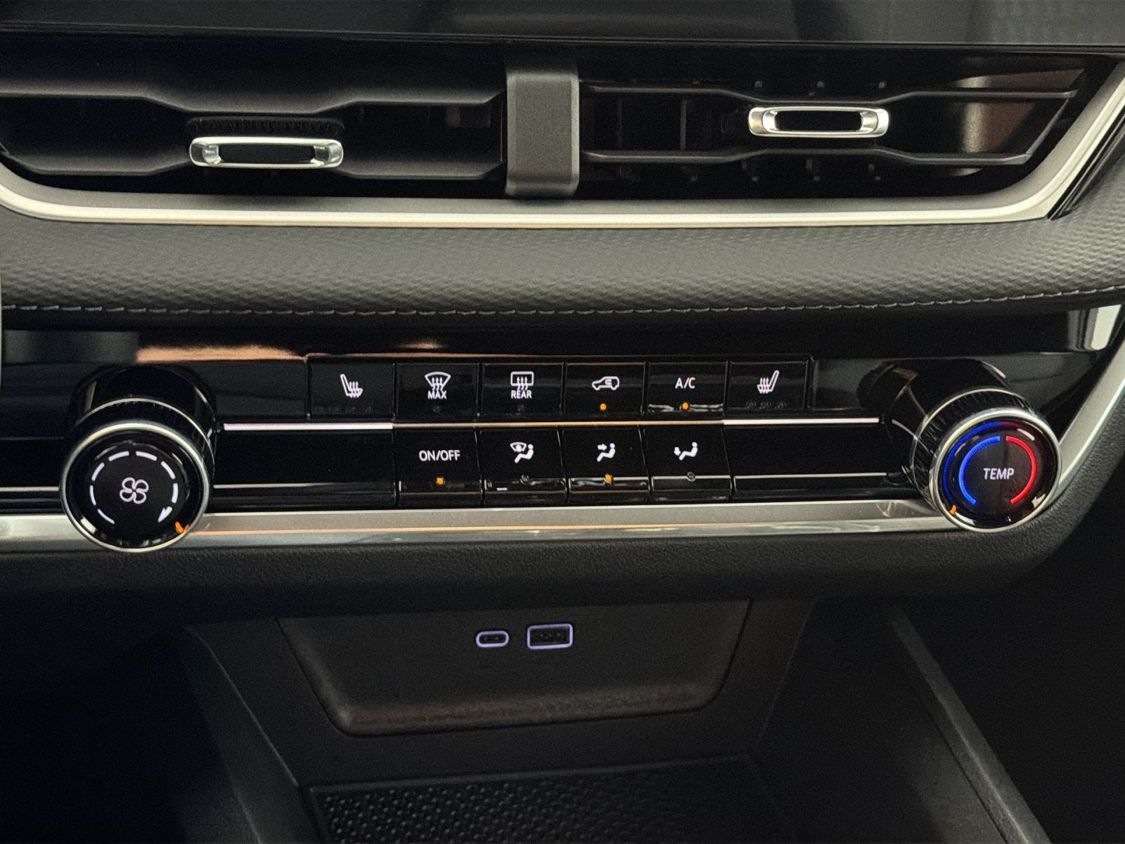 New 2027 Chevrolet Equinox LT w/ Safety and Technology Package FWD image 21