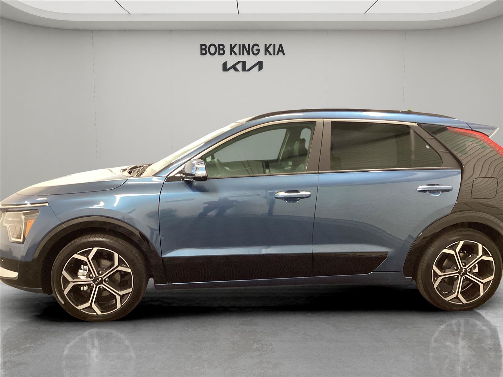 New 2026 Kia Niro SX Touring FWD image 2
