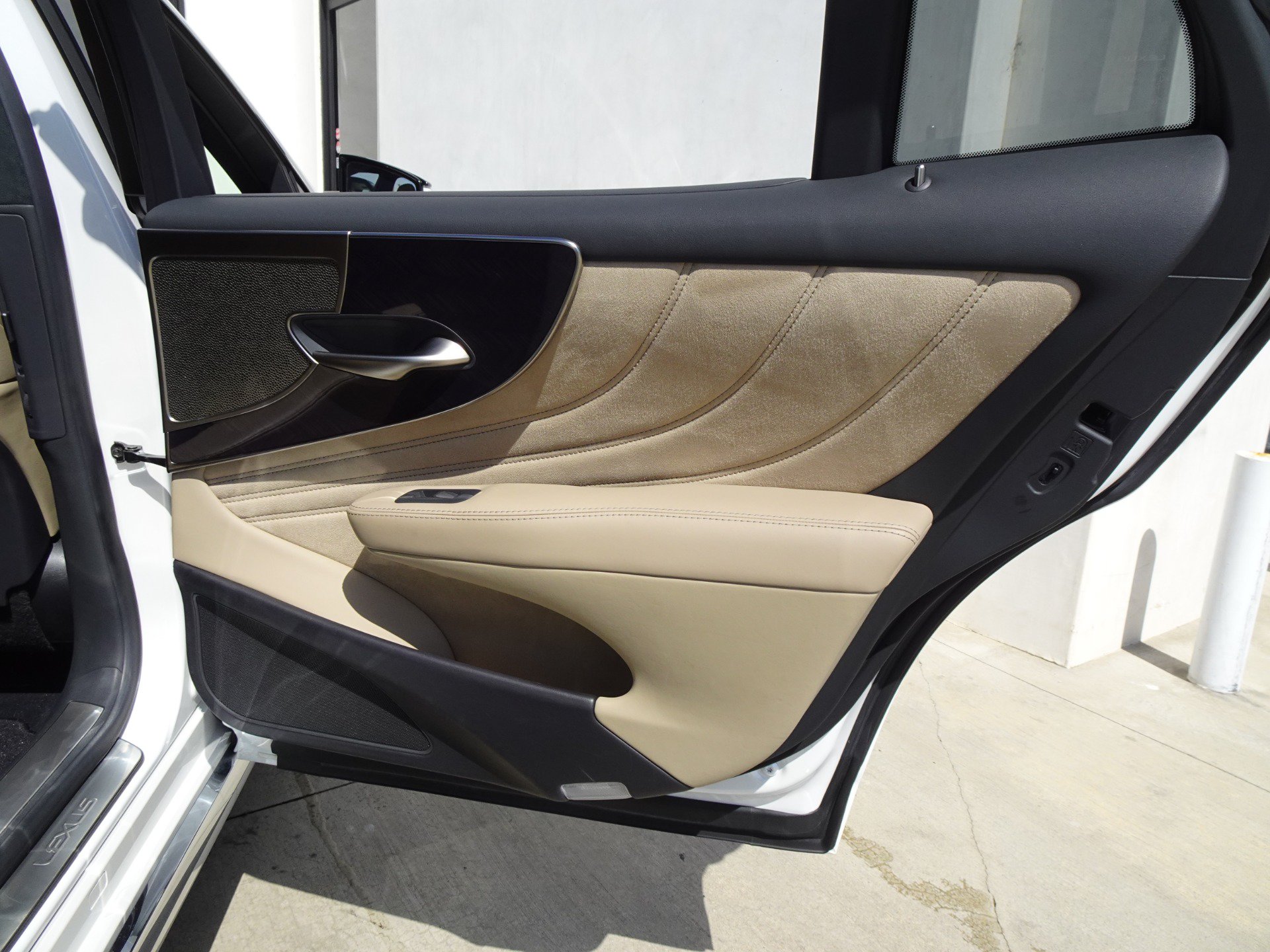 Used 2021 Lexus LS 500 RWD image 18