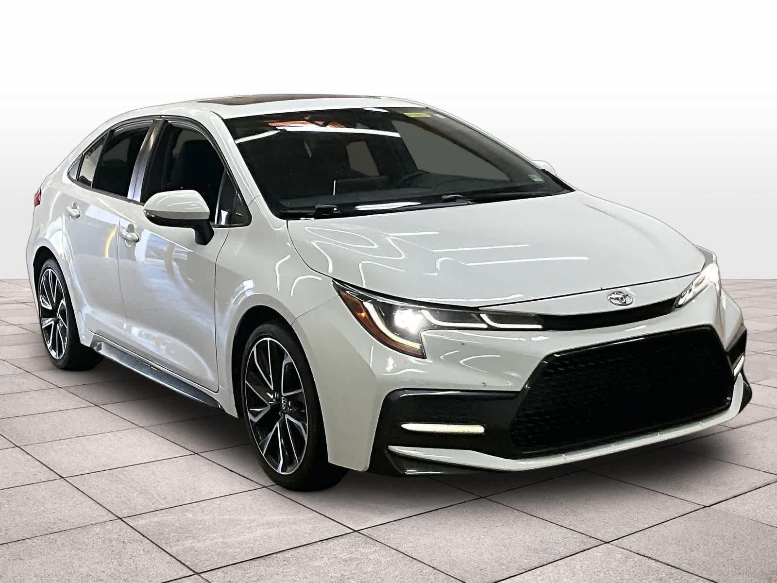 Used 2020 Toyota Corolla SE w/ SE Premium Package FWD image 2