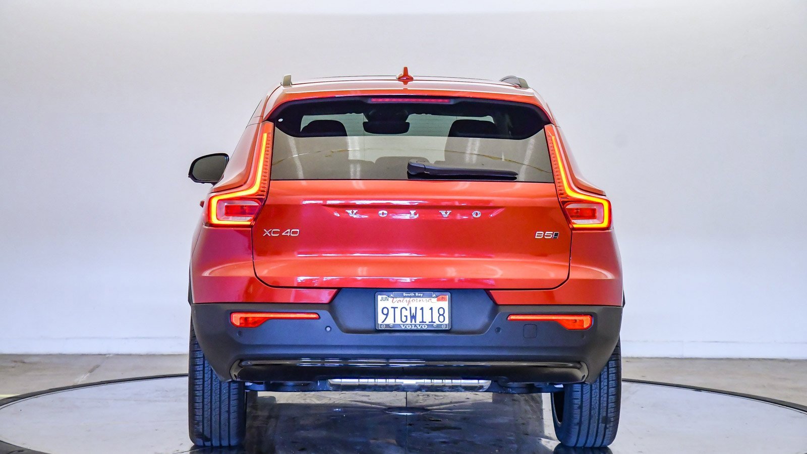 Certified 2025 Volvo XC40 B5 Ultra w/ Climate Package image 3